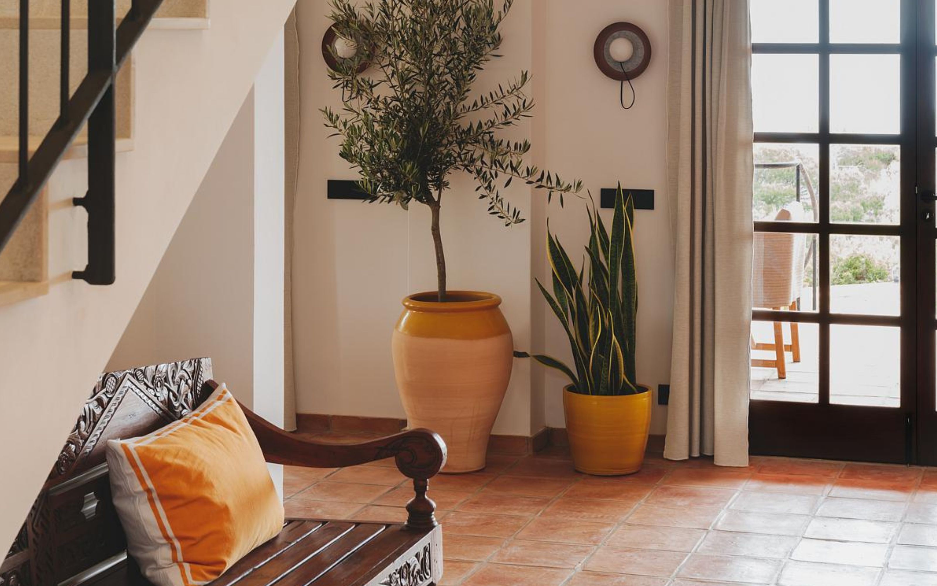 How to Choose a Front Door Color with Feng Shui